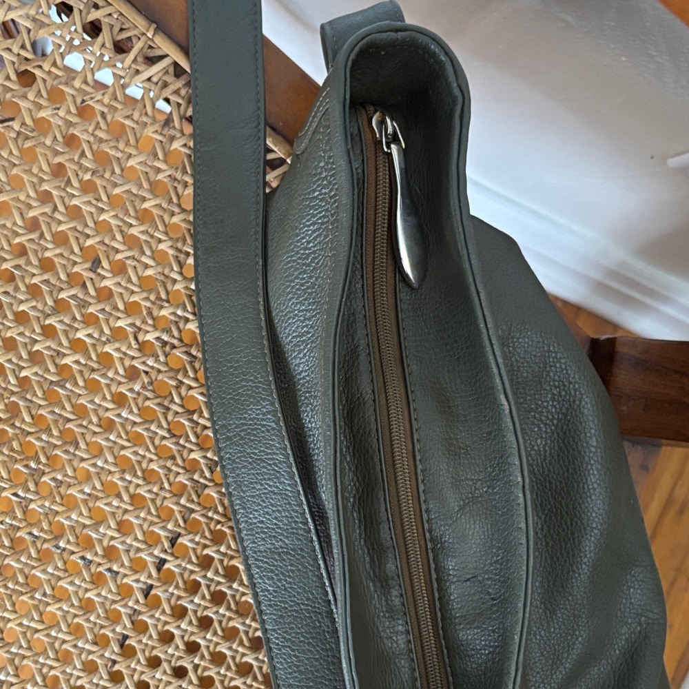 Stylish Olive Leather Shoulder Bag - Picture 9 of 9